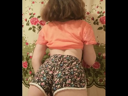 ❤️ Nena jove sexy despullant-se els pantalons curts davant la càmera Porno al ca.ergoupa.top ❤